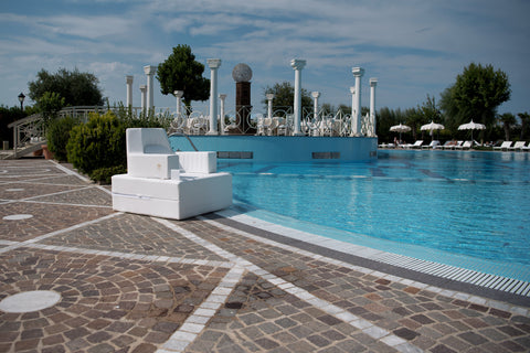 Poltrona Galleggiante Trona – lettino galleggiante in ecopelle